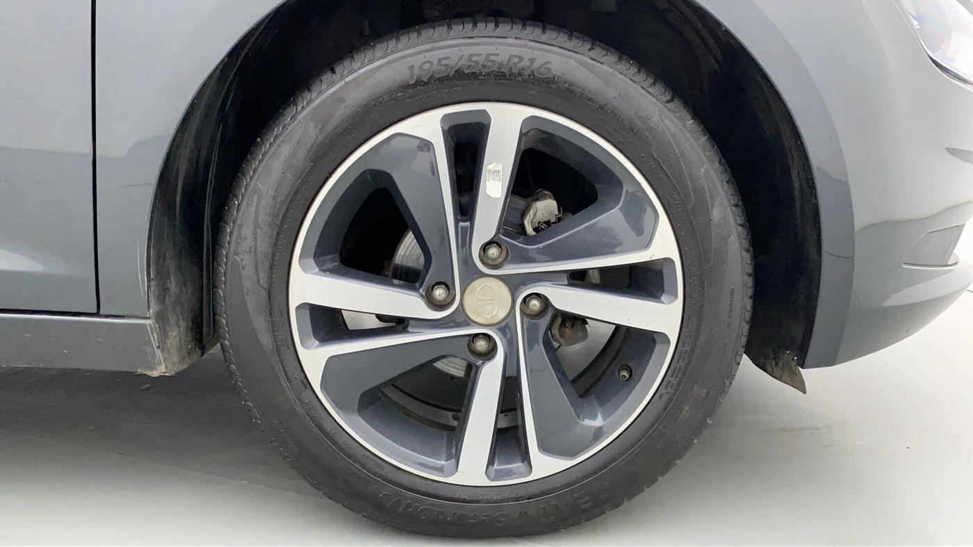 2020 Tata ALTROZ XZ 1.2, Petrol, Manual, 27,970 km, Right Front Wheel