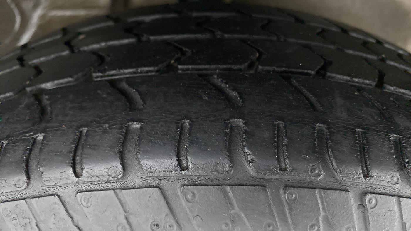 2018 Maruti Alto K10 VXI (O) AMT, Petrol, Automatic, 31,409 km, Right Front Tyre Tread