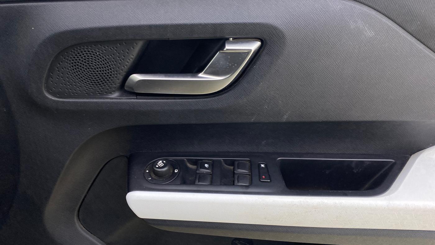 2021 Tata PUNCH CREATIVE  iRA PACK AMT, Petrol, Automatic, 19,008 km, Driver Side Door Panels Control