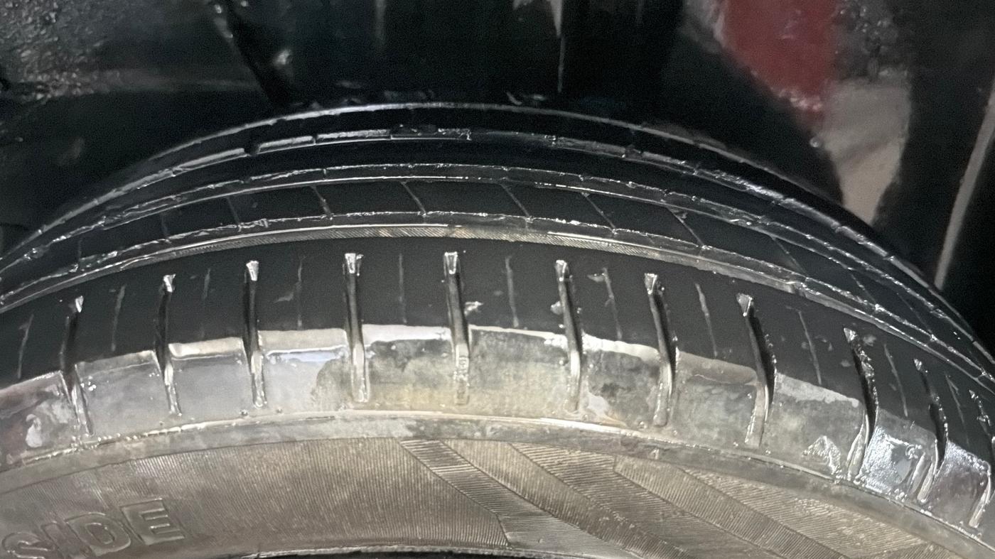 2022 Tata PUNCH ACCOMPLISHED AMT, Petrol, Automatic, 61,170 km, Left Rear Tyre Tread