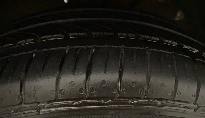 2018 Maruti Dzire ZDI PLUS, Diesel, Manual, 68,244 km, Left Front Tyre Tread
