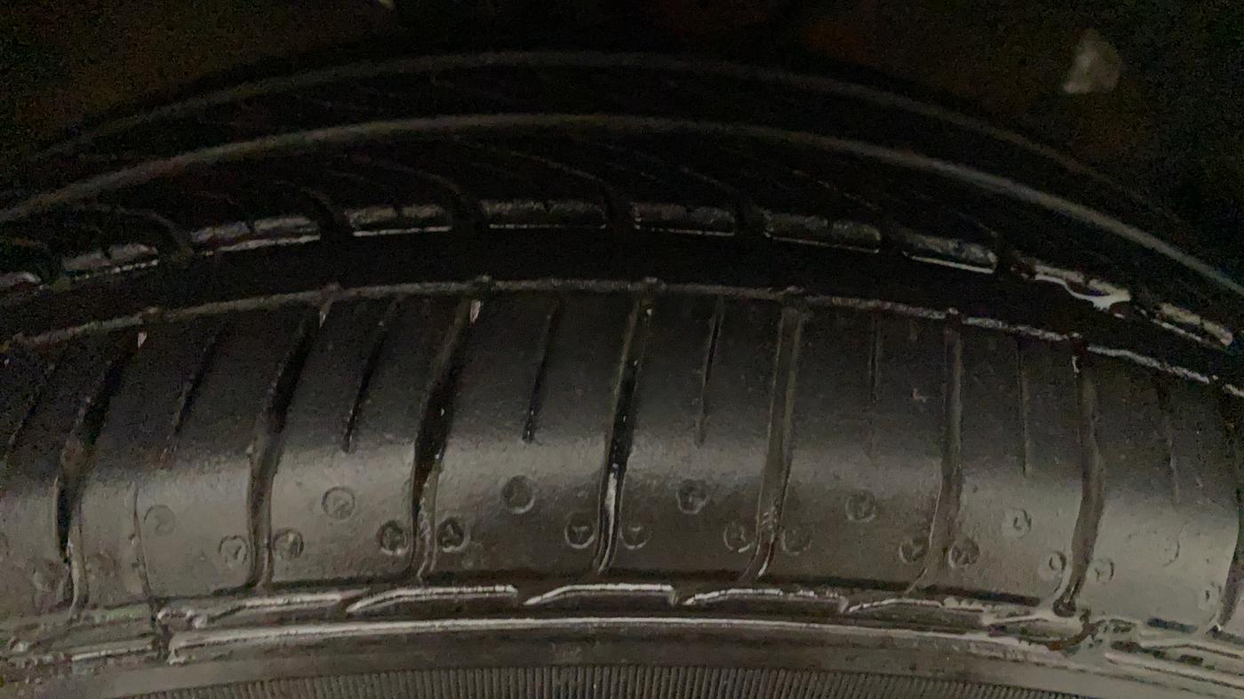 2018 Maruti Dzire ZDI PLUS, Diesel, Manual, 68,244 km, Right Front Tyre Tread