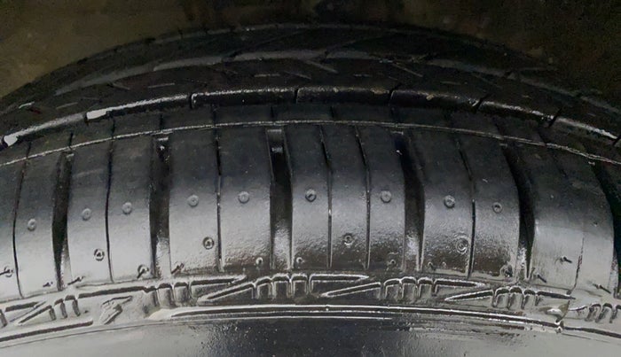2013 Maruti Ritz VXI, Petrol, Manual, 41,035 km, Right Front Tyre Tread