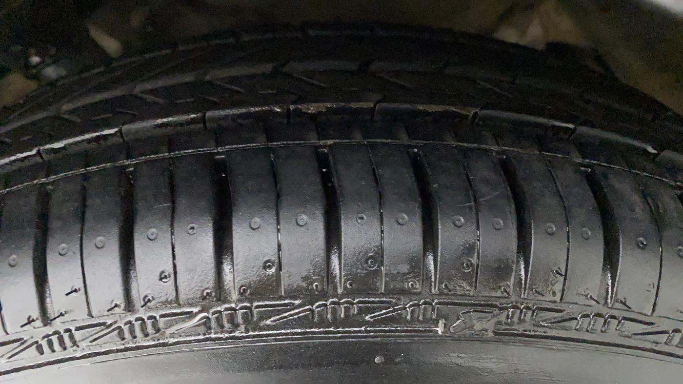 2013 Maruti Ritz VXI, Petrol, Manual, 41,035 km, Left Rear Tyre Tread