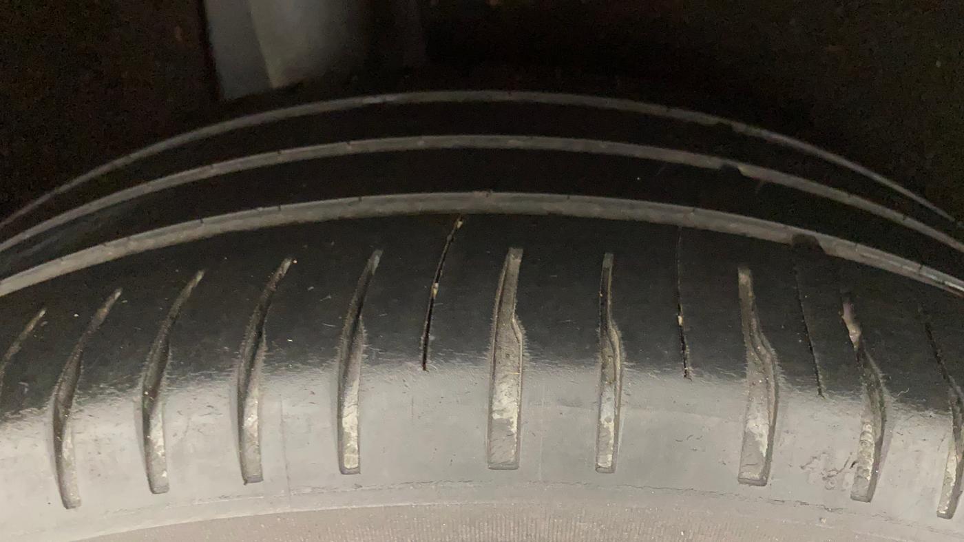 2016 Maruti Baleno ALPHA DIESEL 1.3, Diesel, Manual, 94,761 km, Right Rear Tyre Tread
