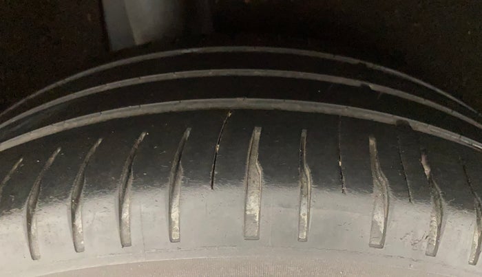 2016 Maruti Baleno ALPHA DIESEL 1.3, Diesel, Manual, 94,761 km, Right Rear Tyre Tread