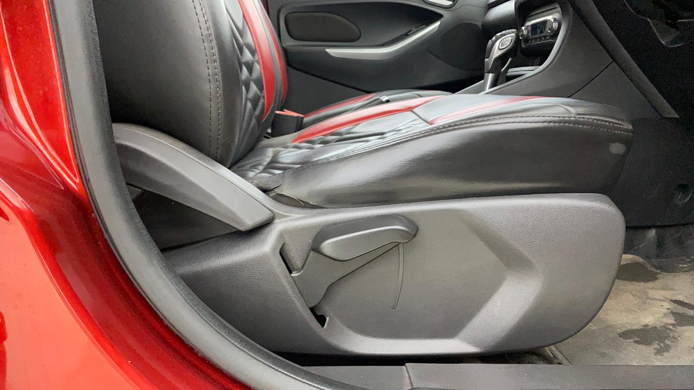 2016 Ford New Figo TITANIUM 1.5 PETROL AT, Petrol, Automatic, 8,946 km, Driver Side Adjustment Panel