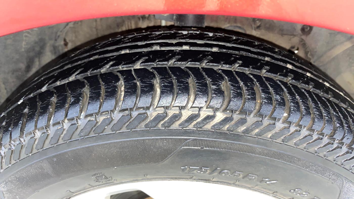 2016 Ford New Figo TITANIUM 1.5 PETROL AT, Petrol, Automatic, 8,946 km, Right Front Tyre Tread