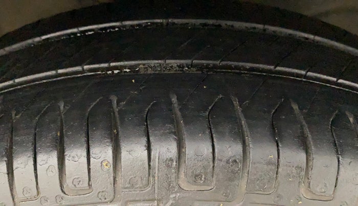 2016 Maruti Wagon R 1.0 VXI, Petrol, Manual, 36,942 km, Right Front Tyre Tread