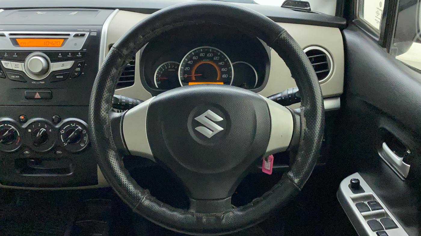 2016 Maruti Wagon R 1.0 VXI, Petrol, Manual, 36,942 km, Steering Wheel Close Up