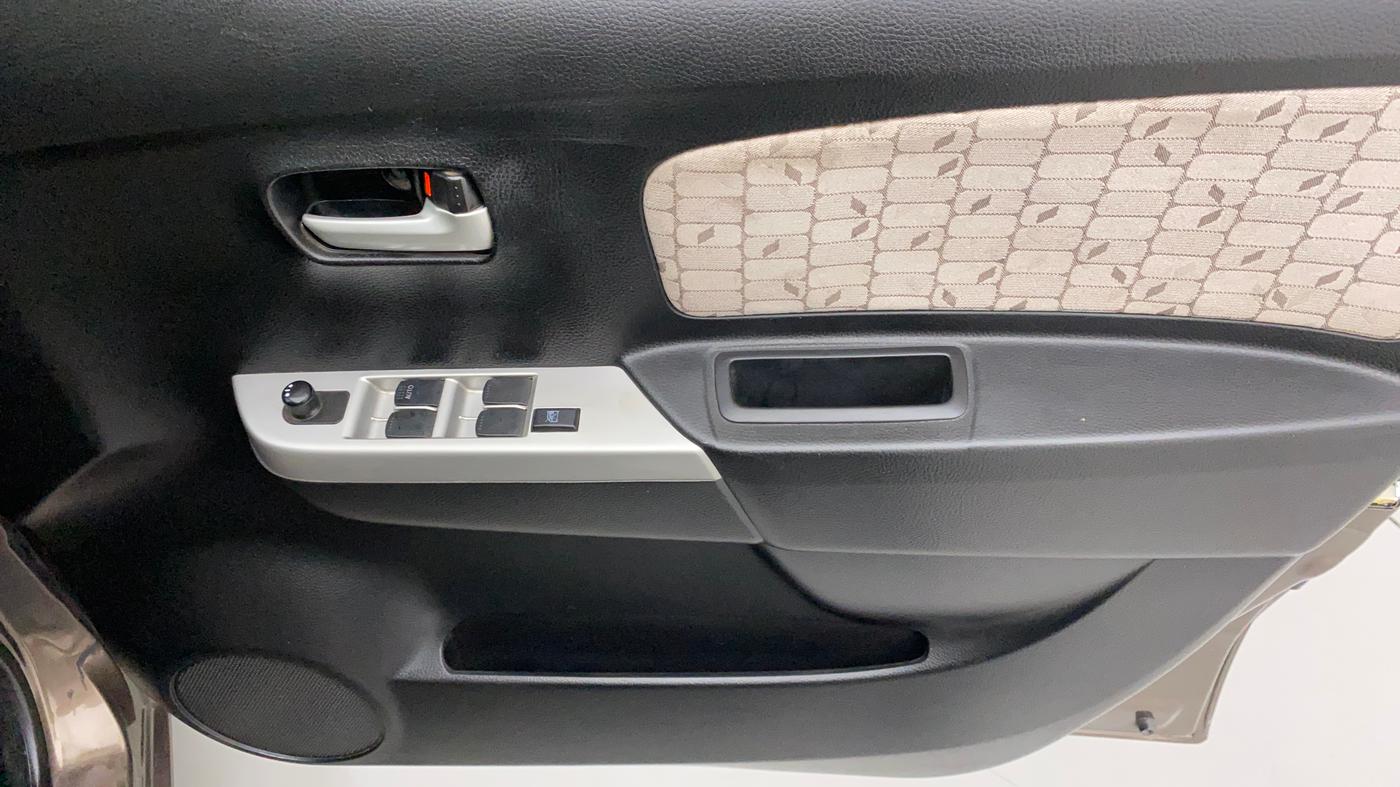 2016 Maruti Wagon R 1.0 VXI, Petrol, Manual, 36,942 km, Driver Side Door Panels Control