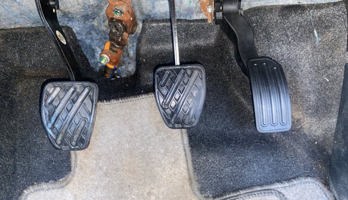 2013 Renault Scala RXE PETROL, Petrol, Manual, 87,769 km, Pedals