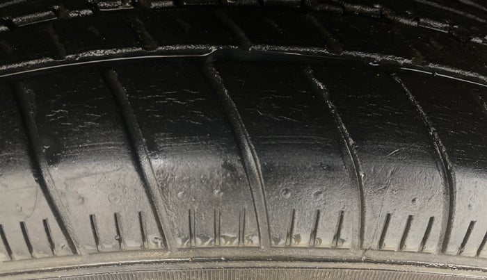 2013 Renault Scala RXE PETROL, Petrol, Manual, 87,769 km, Left Front Tyre Tread