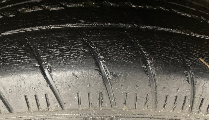 2013 Renault Scala RXE PETROL, Petrol, Manual, 87,769 km, Right Front Tyre Tread