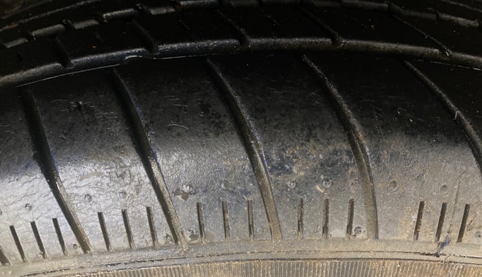 2013 Renault Scala RXE PETROL, Petrol, Manual, 87,769 km, Right Rear Tyre Tread