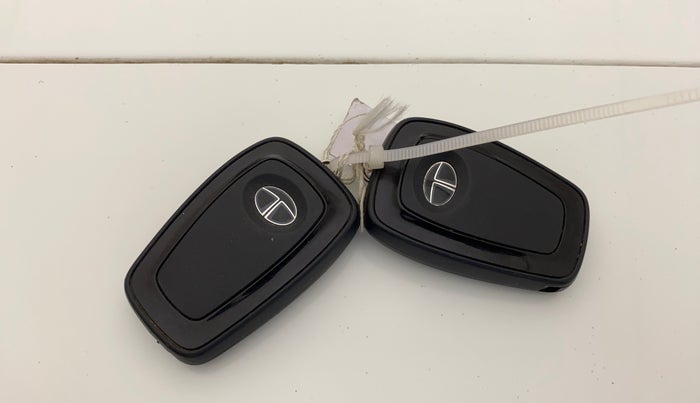 2021 Tata NEXON XZ PLUS PETROL DUAL TONE, Petrol, Manual, 69,728 km, Key Close Up