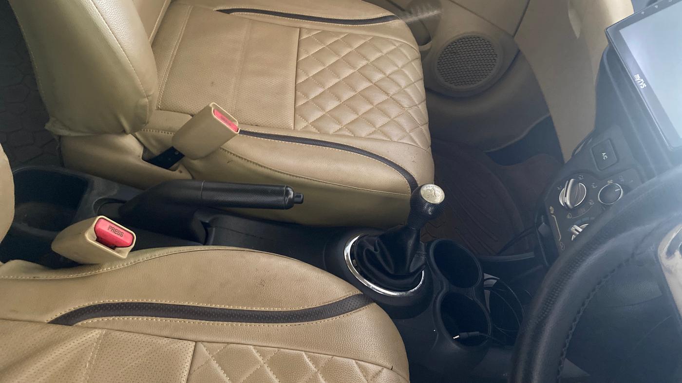 2014 Honda Mobilio 1.5L I-DTEC V, Diesel, Manual, 75,814 km, Gear Lever