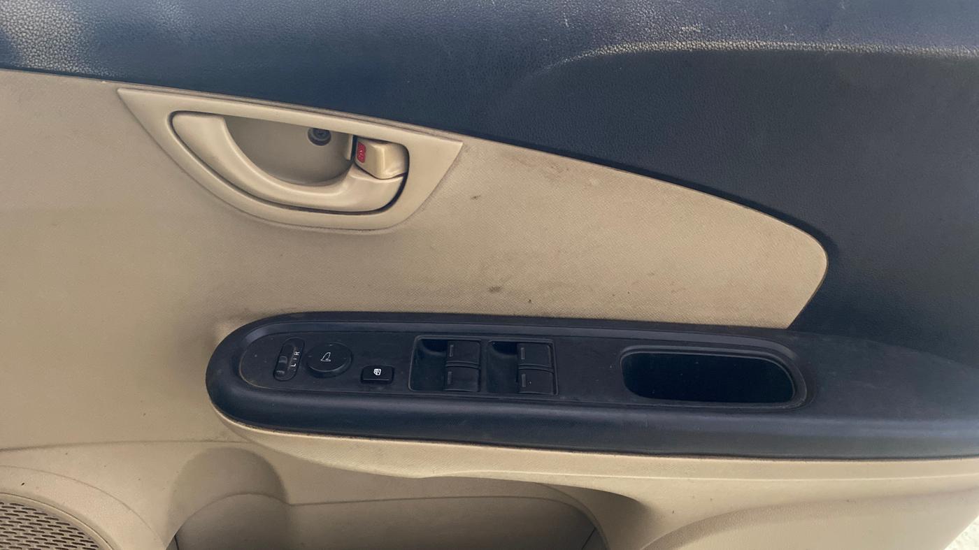 2014 Honda Mobilio 1.5L I-DTEC V, Diesel, Manual, 75,814 km, Driver Side Door Panels Control