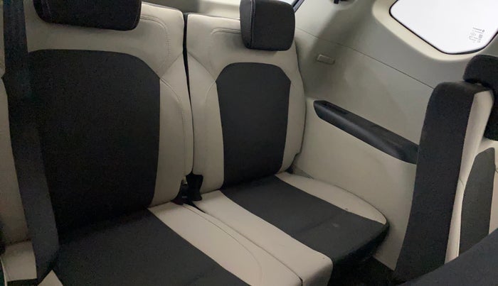 2023 Renault TRIBER RXT, Petrol, Manual, 50,439 km, Third Seat Row ( optional )