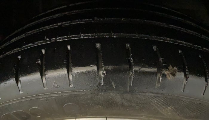 2022 Toyota Glanza V, Petrol, Manual, 46,976 km, Right Front Tyre Tread
