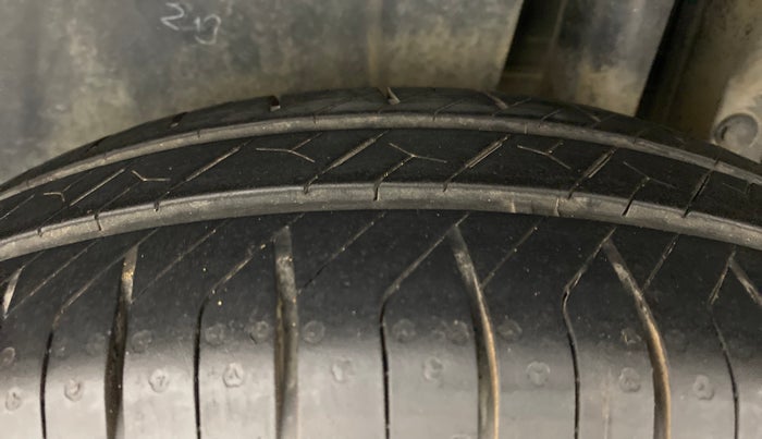 2011 Maruti Swift VXI, Petrol, Manual, 48,058 km, Left Rear Tyre Tread