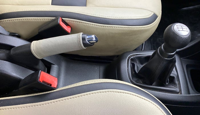 2011 Maruti Swift VXI, Petrol, Manual, 48,058 km, Gear Lever