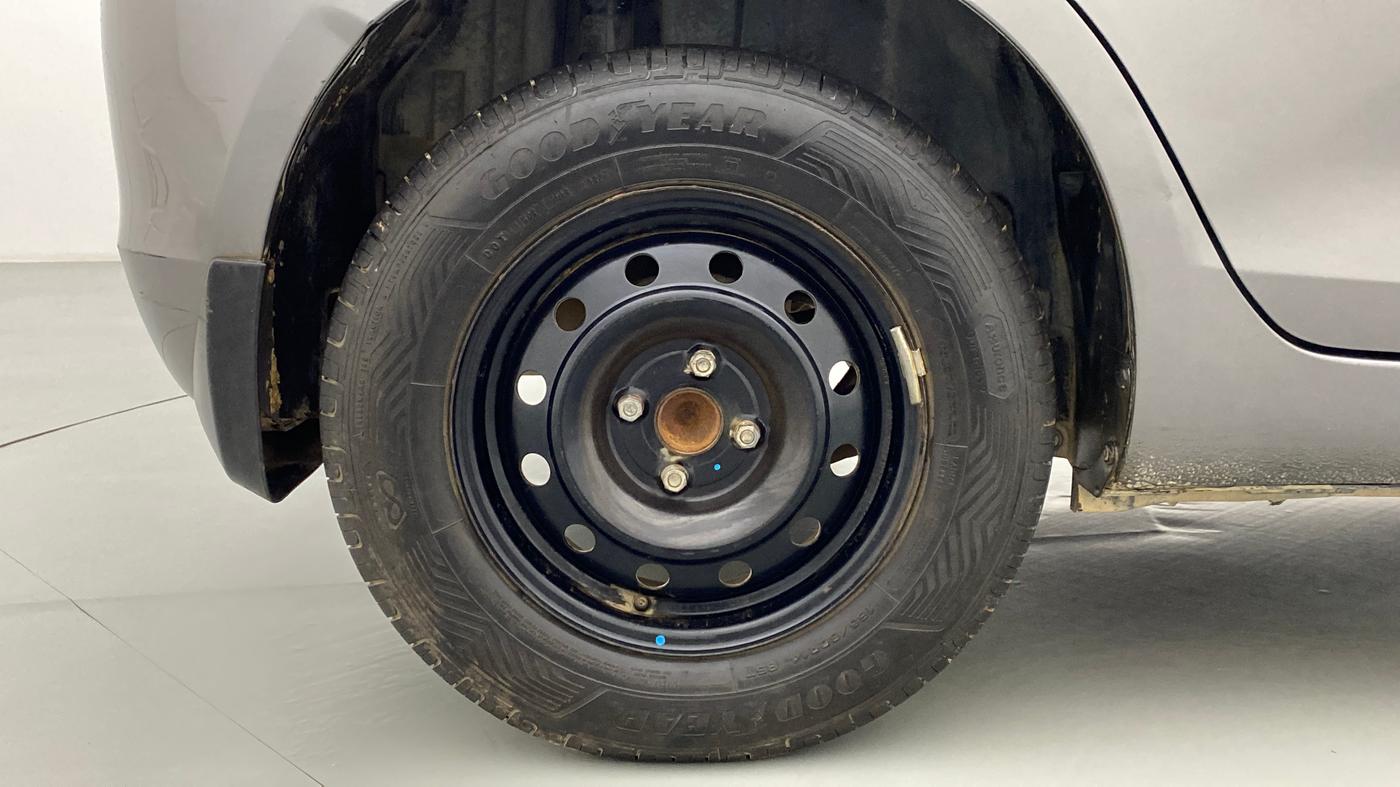 2011 Maruti Swift VXI, Petrol, Manual, 48,058 km, Right Rear Wheel