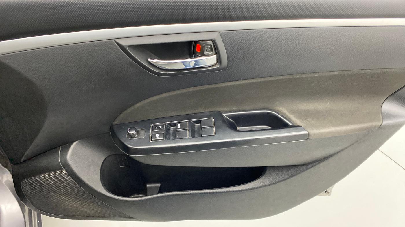 2011 Maruti Swift VXI, Petrol, Manual, 48,058 km, Driver Side Door Panels Control