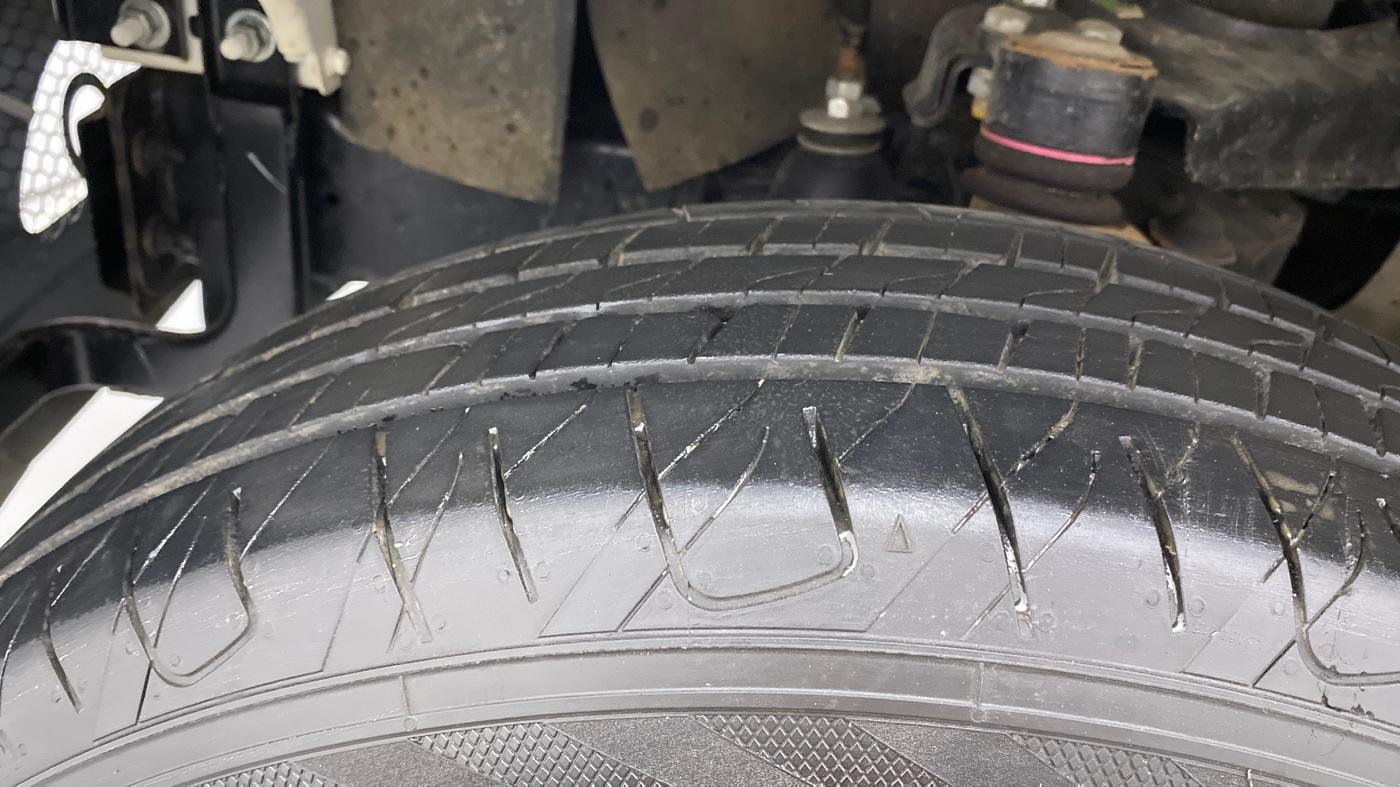 2022 Mahindra Bolero B4, Diesel, Manual, 4,215 km, Left Front Tyre Tread