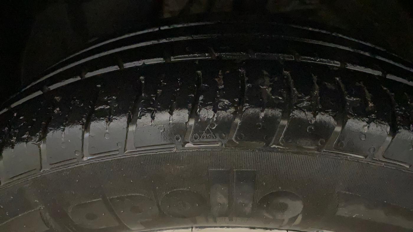 2022 MG HECTOR SHINE 1.5 PETROL TURBO CVT, Petrol, Automatic, 36,095 km, Left Front Tyre Tread