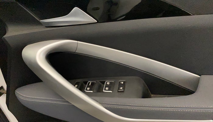 2022 MG HECTOR SHINE 1.5 PETROL TURBO CVT, Petrol, Automatic, 36,025 km, Driver Side Door Panels Control