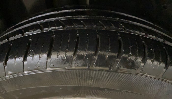 2022 MG HECTOR SHINE 1.5 PETROL TURBO CVT, Petrol, Automatic, 36,025 km, Right Rear Tyre Tread