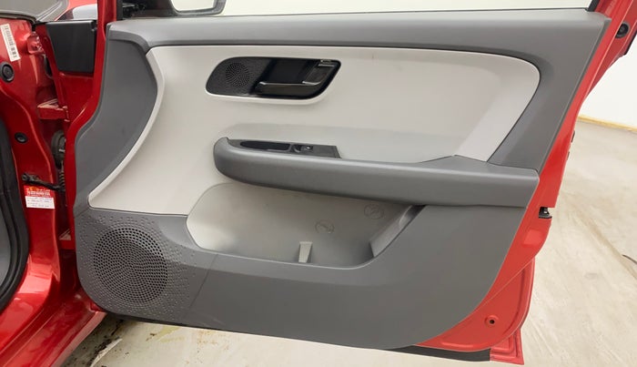 2021 Tata ALTROZ XE PETROL, Petrol, Manual, 38,493 km, Driver Side Door Panels Control