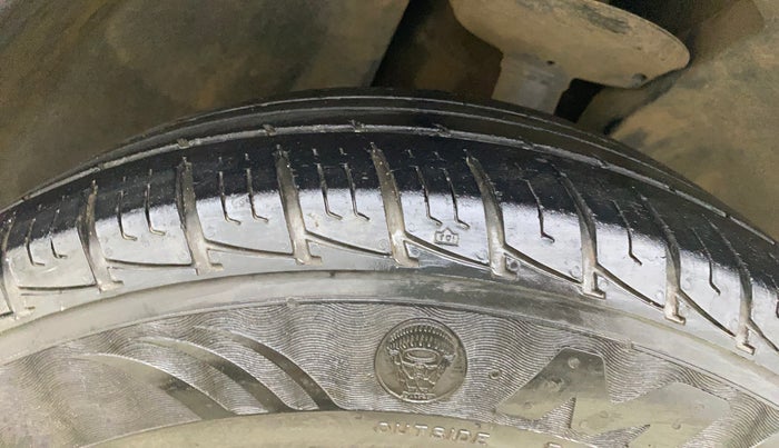 2014 Nissan Terrano XL (D), Diesel, Manual, 89,244 km, Right Front Tyre Tread