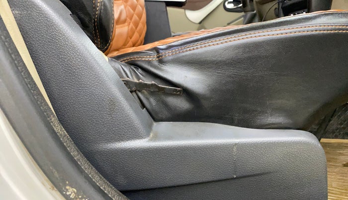 2014 Nissan Terrano XL (D), Diesel, Manual, 89,244 km, Driver Side Adjustment Panel