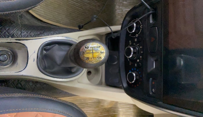 2014 Nissan Terrano XL (D), Diesel, Manual, 89,244 km, Gear Lever