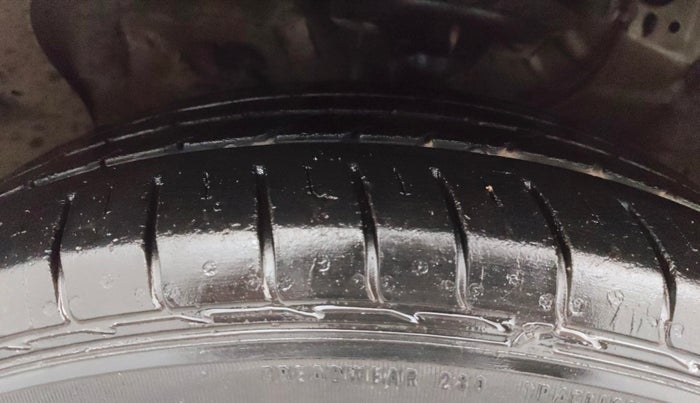 2016 Hyundai Creta SX PLUS AT 1.6 PETROL, Petrol, Automatic, 69,207 km, Left Front Tyre Tread