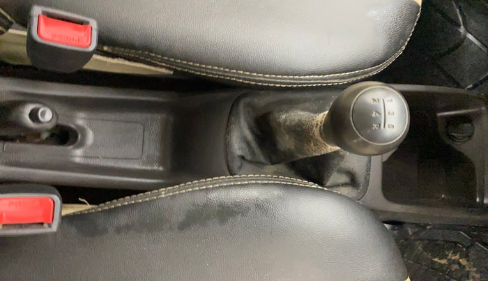 2017 Hyundai Eon ERA + SE, Petrol, Manual, 36,345 km, Gear Lever