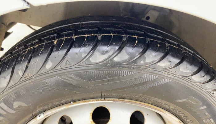 2017 Hyundai Eon ERA + SE, Petrol, Manual, 36,345 km, Left Front Tyre Tread