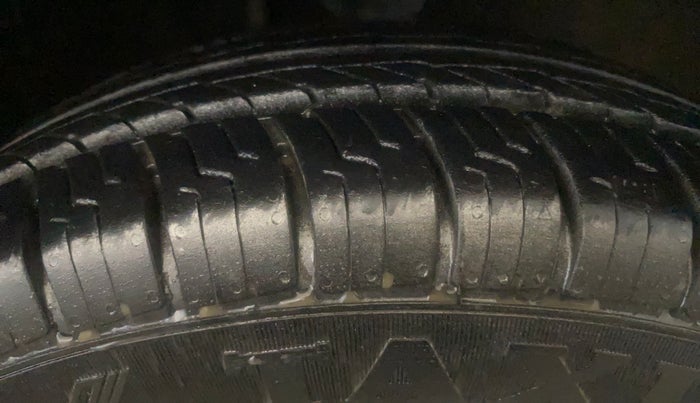 2014 Maruti Alto 800 LXI, Petrol, Manual, 31,792 km, Right Front Tyre Tread