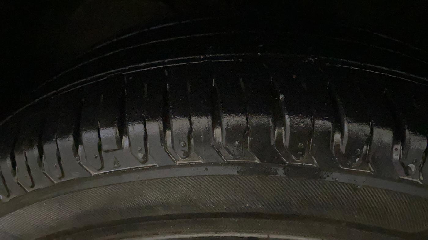 2021 Maruti Ertiga VXI AT SHVS, Petrol, Automatic, 20,649 km, Left Front Tyre Tread