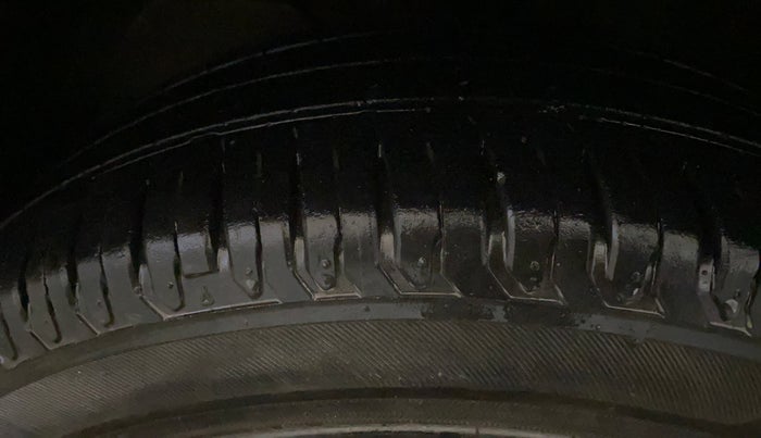 2021 Maruti Ertiga VXI AT SHVS, Petrol, Automatic, 20,649 km, Left Front Tyre Tread