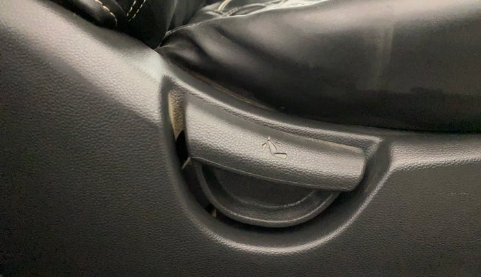 2018 Hyundai Grand i10 MAGNA 1.2 KAPPA VTVT, CNG, Manual, 94,898 km, Driver Side Adjustment Panel