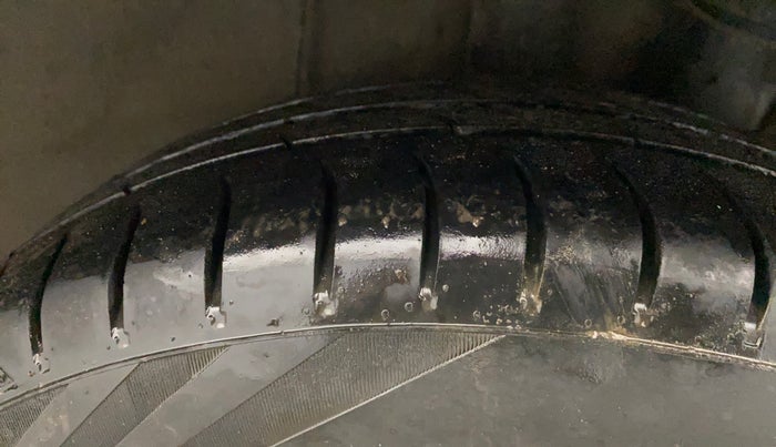 2018 Hyundai Grand i10 MAGNA 1.2 KAPPA VTVT, CNG, Manual, 94,898 km, Left Rear Tyre Tread