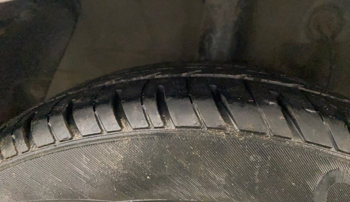 2018 Hyundai Grand i10 MAGNA 1.2 KAPPA VTVT, CNG, Manual, 94,898 km, Right Rear Tyre Tread