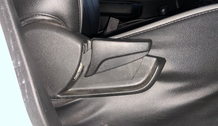 2020 Maruti S PRESSO VXI+, Petrol, Manual, 35,692 km, Driver Side Adjustment Panel