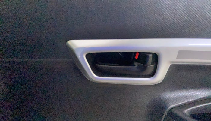 2020 Maruti S PRESSO VXI+, Petrol, Manual, 35,692 km, Driver Side Door Panels Control