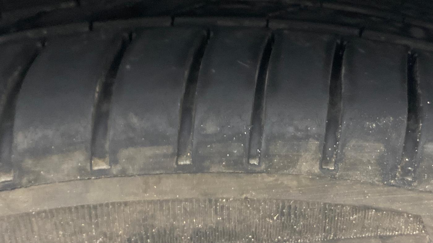 2023 MG HECTOR PLUS SAVVY PRO 1.5 TURBO CVT 7 STR, Petrol, Automatic, 62,118 km, Right Front Tyre Tread