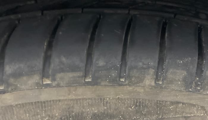 2023 MG HECTOR PLUS SAVVY PRO 1.5 TURBO CVT 7 STR, Petrol, Automatic, 62,118 km, Right Front Tyre Tread