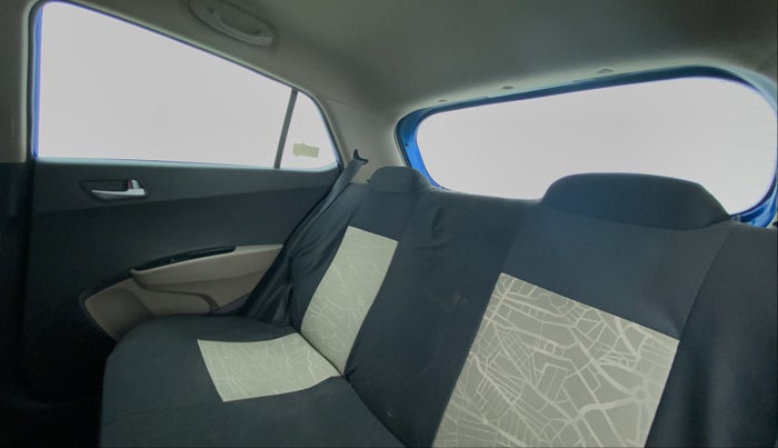 2017 Hyundai Grand i10 Sportz(O) 1.2 MT, Petrol, Manual, 18,296 km, Right Side Door Cabin View